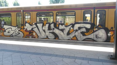 Graffiti Train in Berlin - Photo by Lifd5