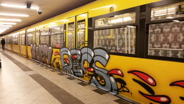Graffiti Train in Berlin - Photo by Lifd5