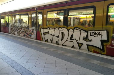Graffiti Train in Berlin - Photo by Lifd5