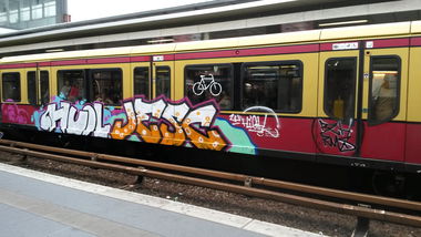 Graffiti Train in Berlin  - Photo by Lifd5