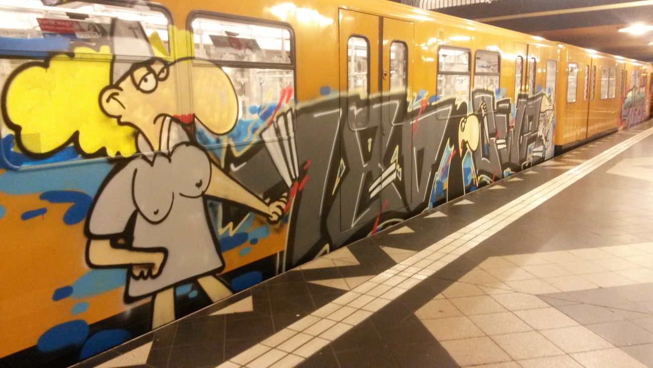 Graffiti Train in Berlin - Photo by Lifd5