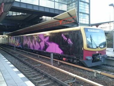 Graffiti Train in Berlin - Photo by Lifd5