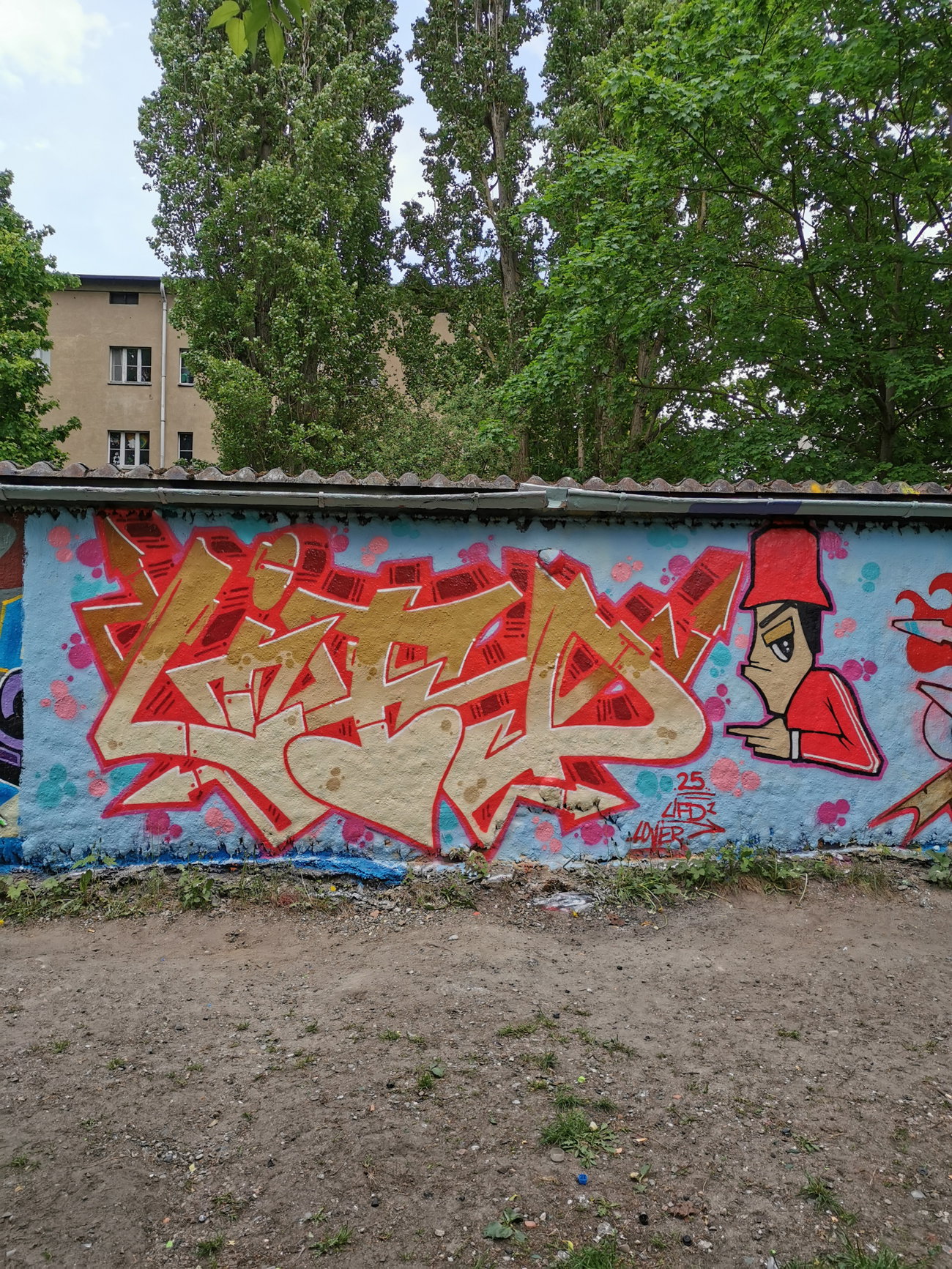 Graffiti Wall in Berlin - Photo by Lifd5 - lifd (2025)