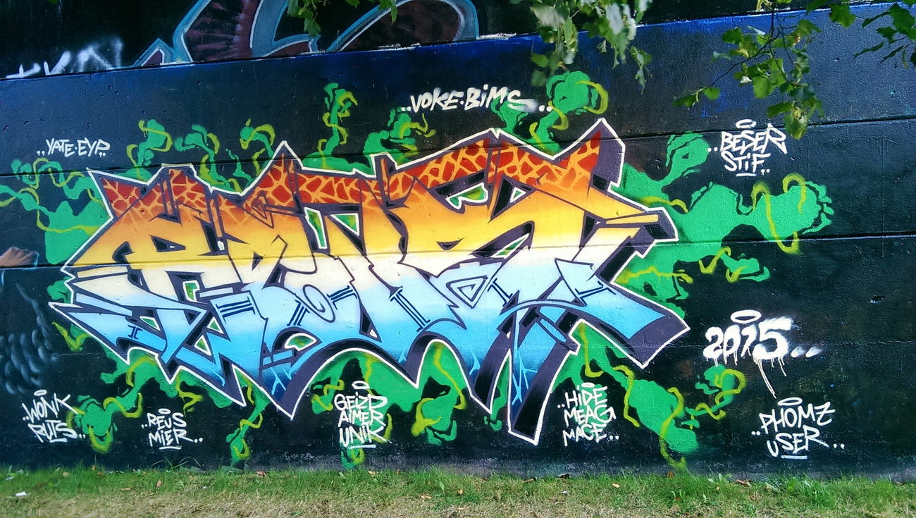 Graffiti Wall - Photo by LiquidX - reus, herz, yate (2015)