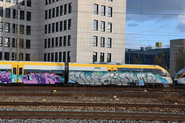 Graffiti Train - Photo by Lkwpeter - Tnf, Choe, jck