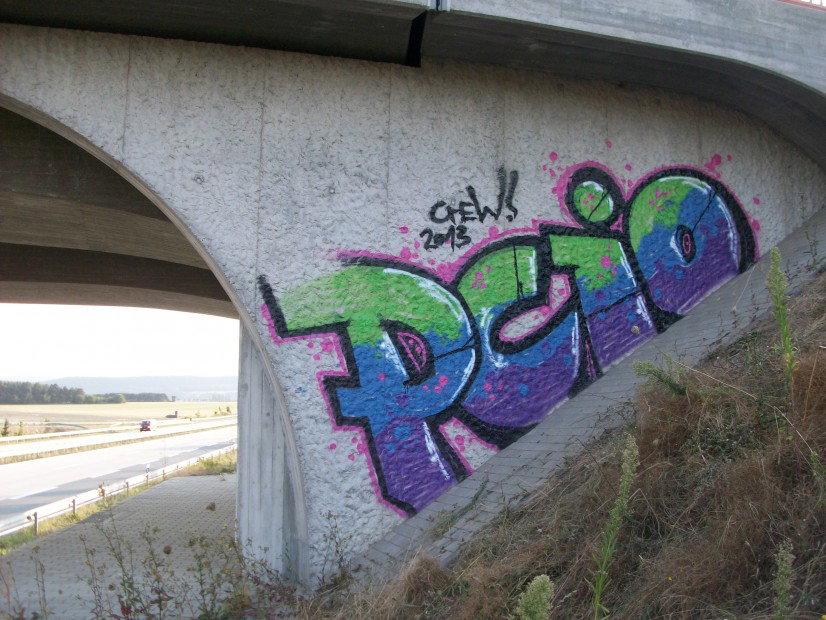 Graffiti Bombing - Photo by LosPicos - pc, io