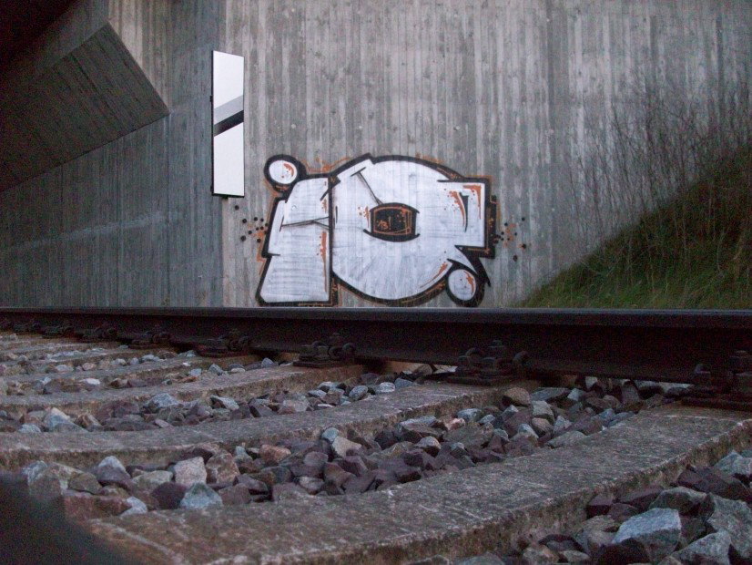 Graffiti Bombing - Photo by LosPicos - io