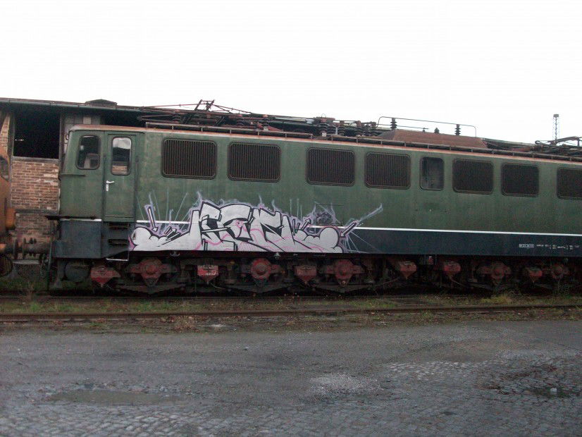Graffiti Train - Photo by LosPicos - phak, io