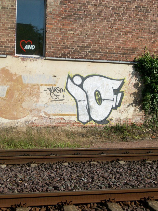Graffiti Bombing - Photo by LosPicos - io