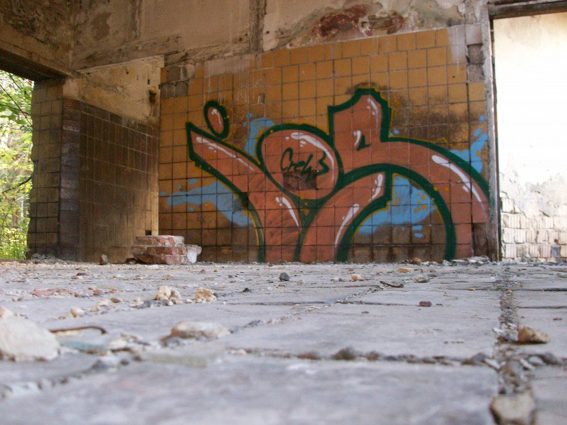 Graffiti Bombing - Photo by LosPicos - io, ios