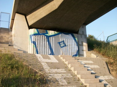 Graffiti Bombing - Photo by LosPicos - io