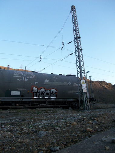 Graffiti Train - Photo by LosPicos - picos, pc, io