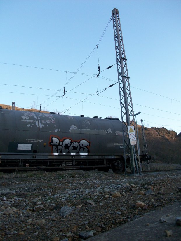Graffiti Train - Photo by LosPicos - picos, pc, io