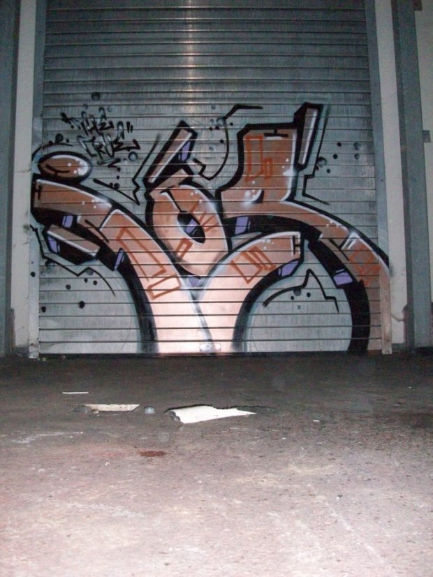 Graffiti Bombing - Photo by LosPicos - io, ios