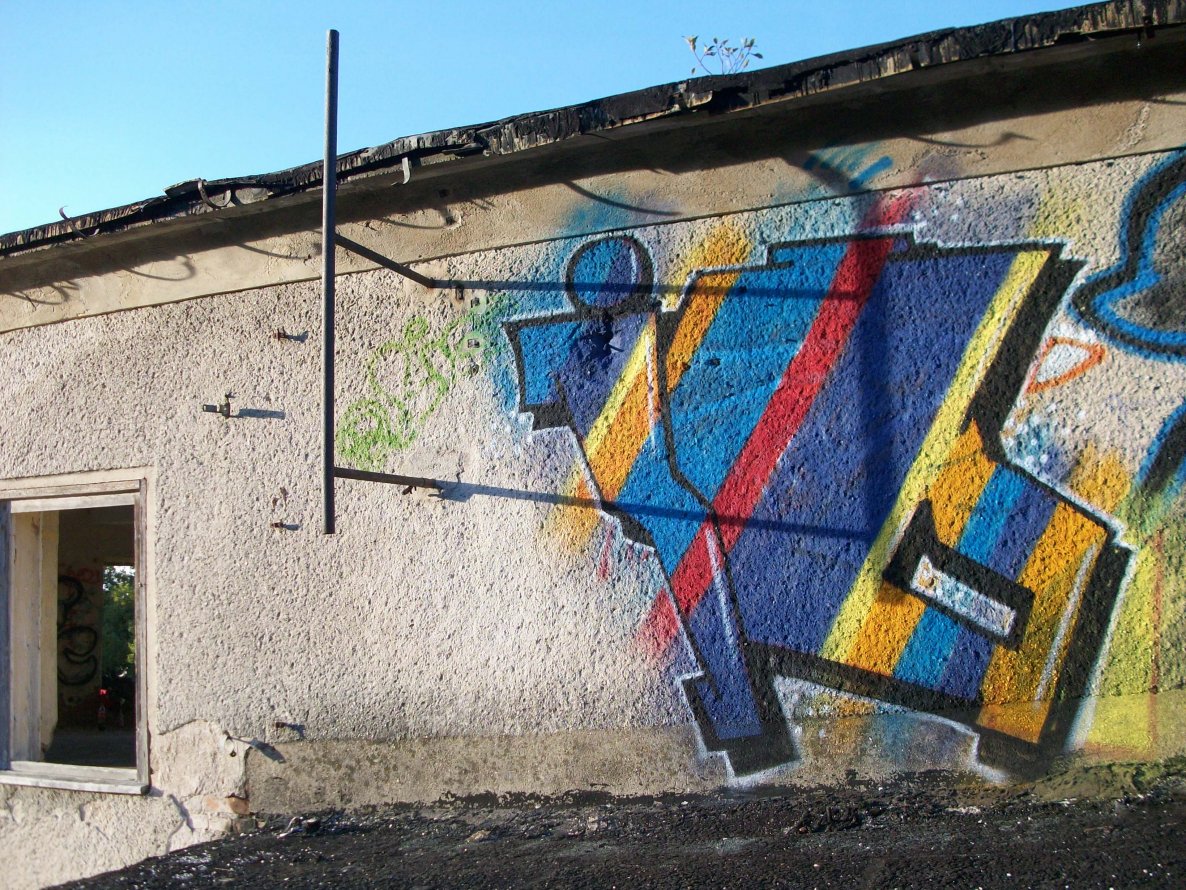 Graffiti Bombing - Photo by LosPicos - io