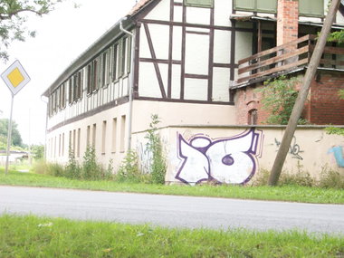 Graffiti Bombing - Photo by LosPicos - io