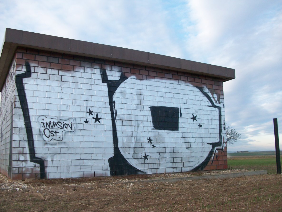 Graffiti Bombing - Photo by LosPicos - io