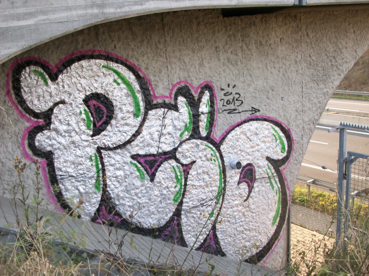 Graffiti Bombing - Photo by LosPicos - pc, io