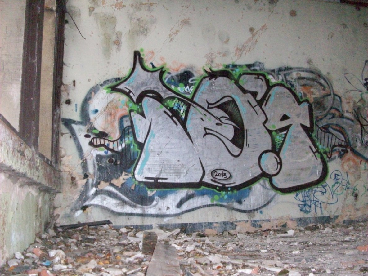 Graffiti Bombing - Photo by LosPicos - io, ios