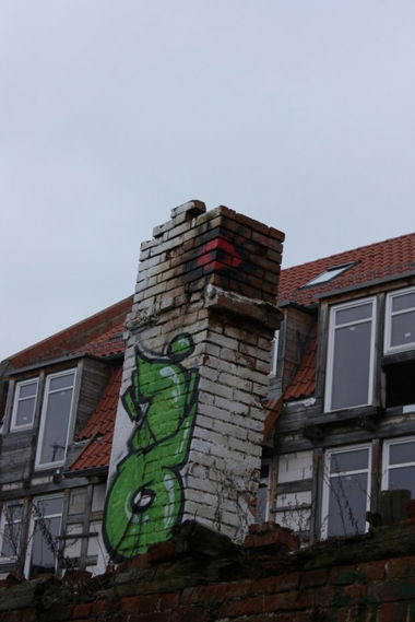 Graffiti Bombing - Photo by LosPicos - io