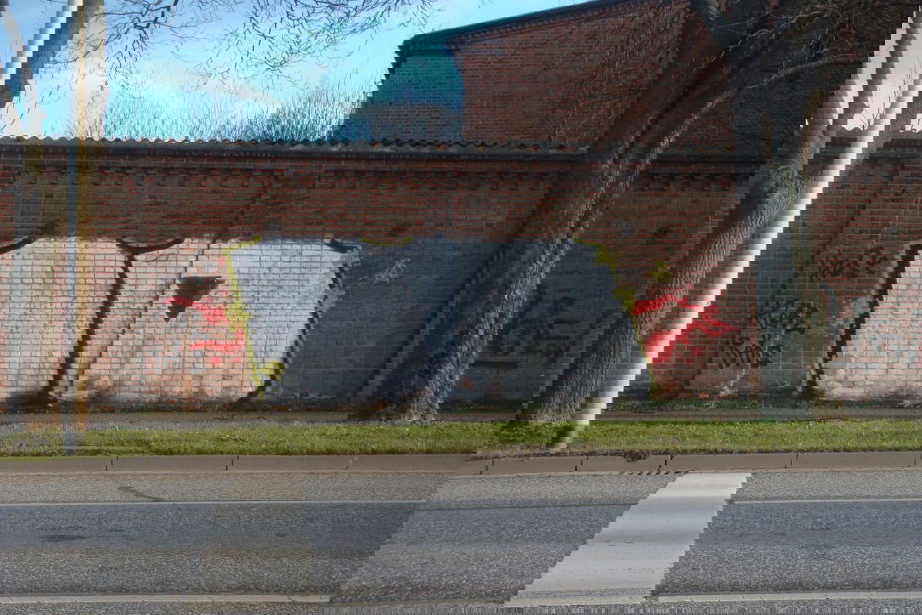 Graffiti Bombing - Photo by LosPicos - io