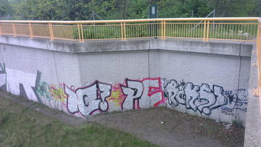 Graffiti Bombing - Photo by LosPicos - io, pc, raks