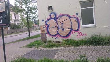 Graffiti Bombing - Photo by LosPicos - io