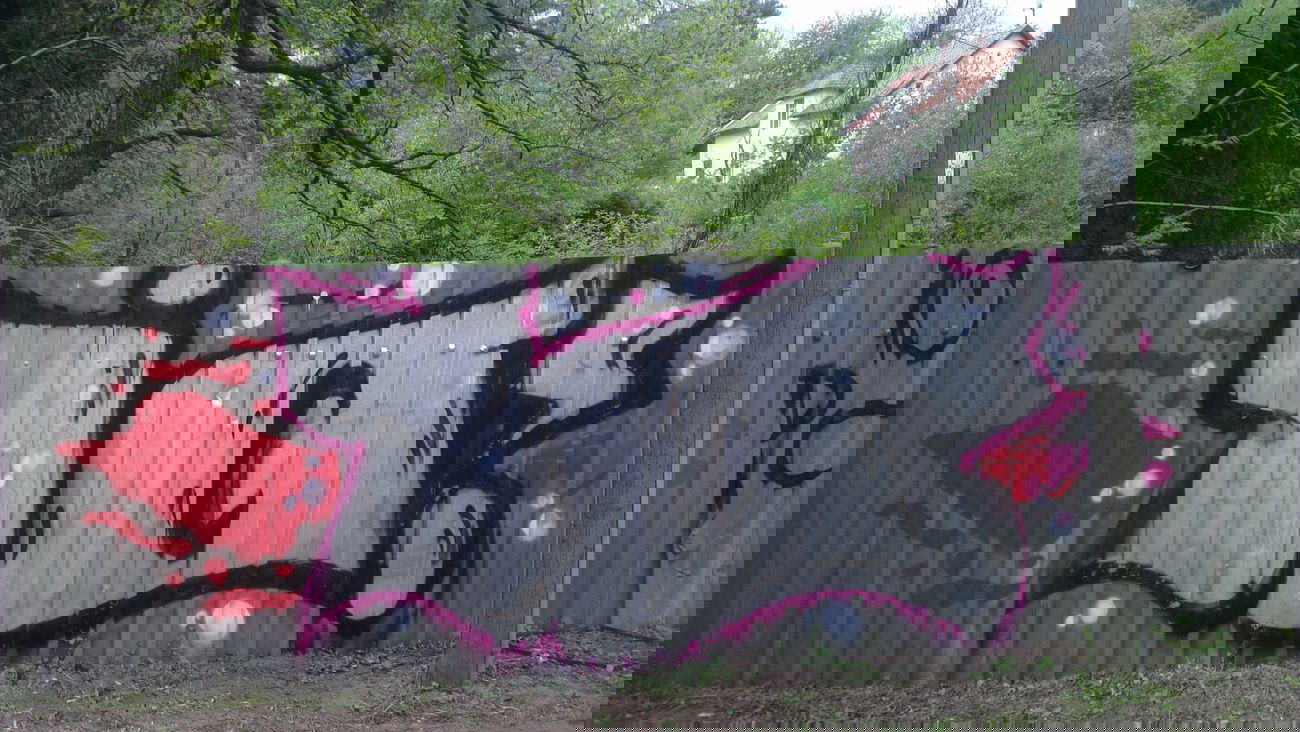 Graffiti Bombing - Photo by LosPicos - io