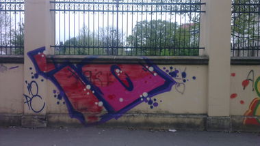 Graffiti Bombing - Photo by LosPicos - io