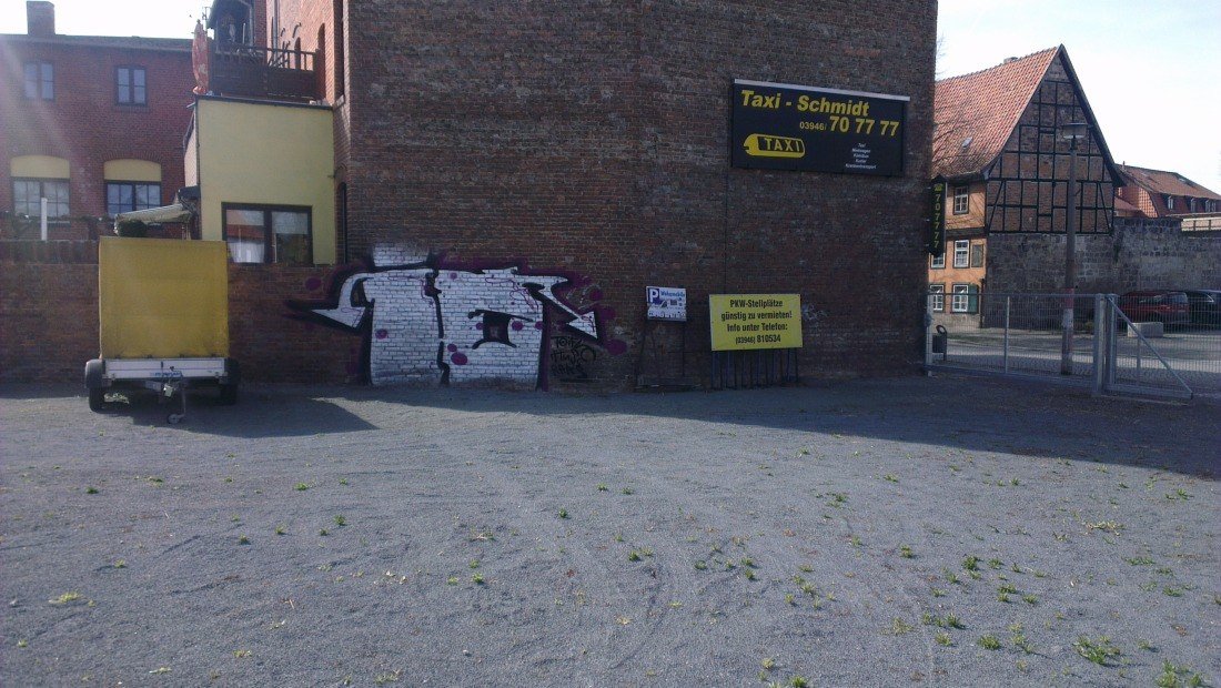 Graffiti Bombing - Photo by LosPicos - IO (2015)