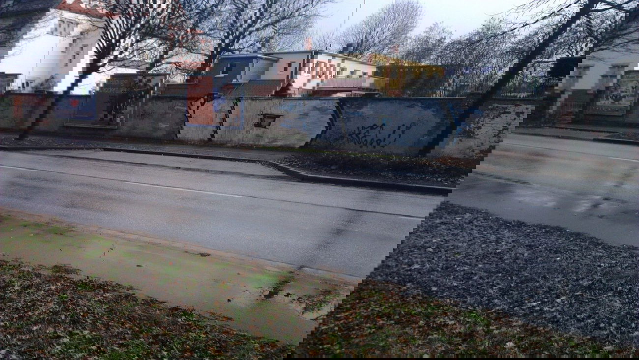 Graffiti Bombing - Photo by LosPicos - io