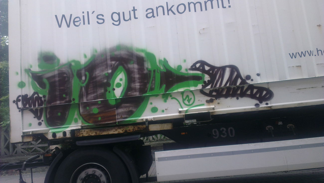 Graffiti Bombing - Photo by LosPicos - io (2015)