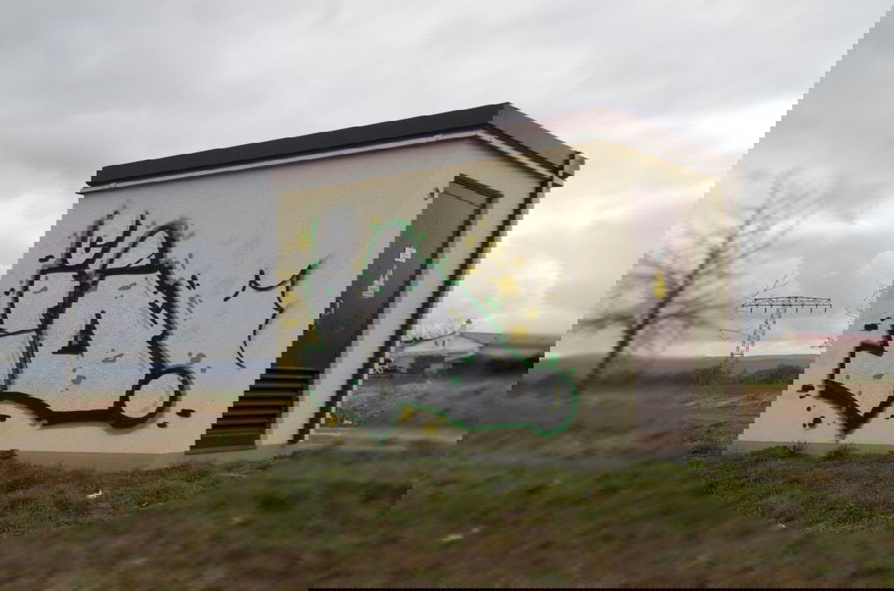 Graffiti Bombing - Photo by LosPicos - io