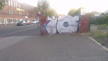 Graffiti Bombing - Photo by LosPicos - io