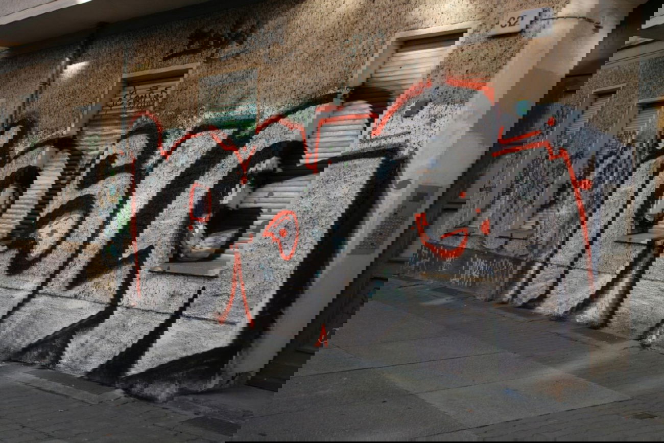 Graffiti Bombing - Photo by LosPicos - io, slg