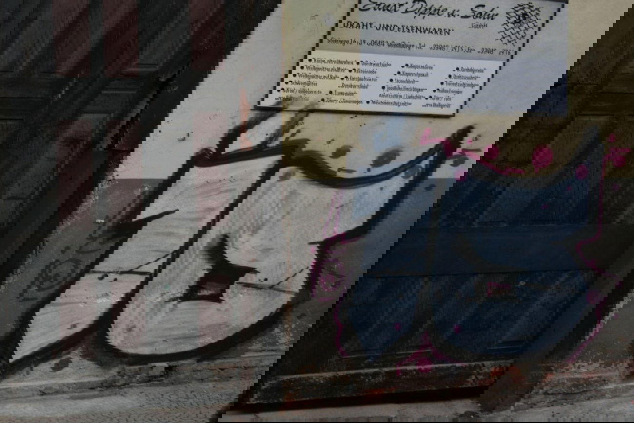 Graffiti Bombing - Photo by LosPicos - IO (2015)