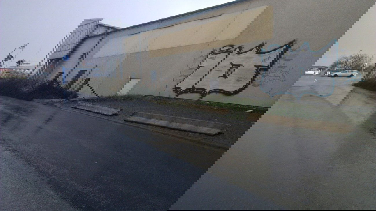 Graffiti Bombing - Photo by LosPicos - io