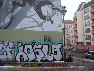 Graffiti Bombing - Photo by LosPicos - io, slg