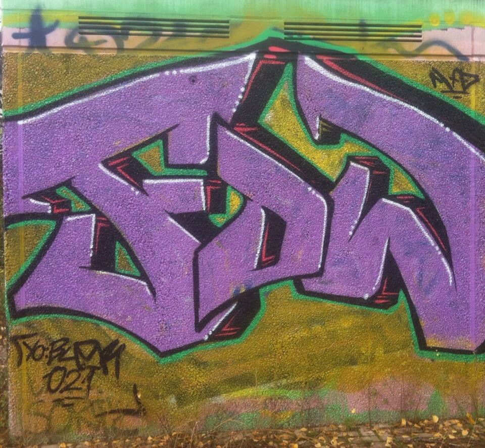 Graffiti Street Art - Photo by Love - fdw, crew