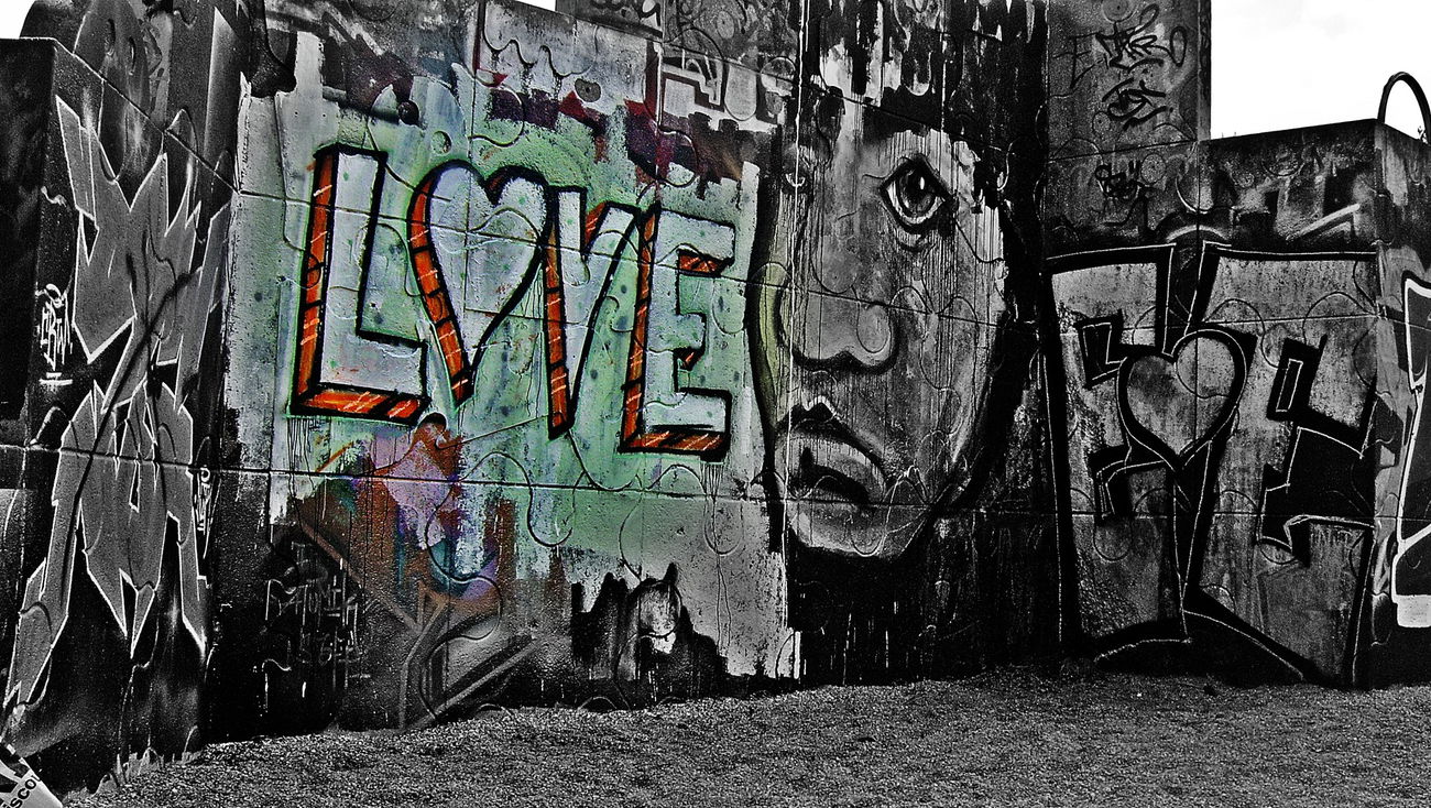Graffiti Wall - Photo by Love80 - LOVE