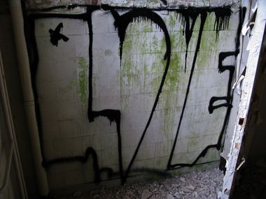 Graffiti Wall - Photo by Love80