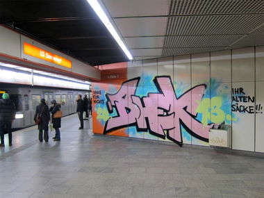 Graffiti Bombing - Photo by Lunatic - Bhek, Subway