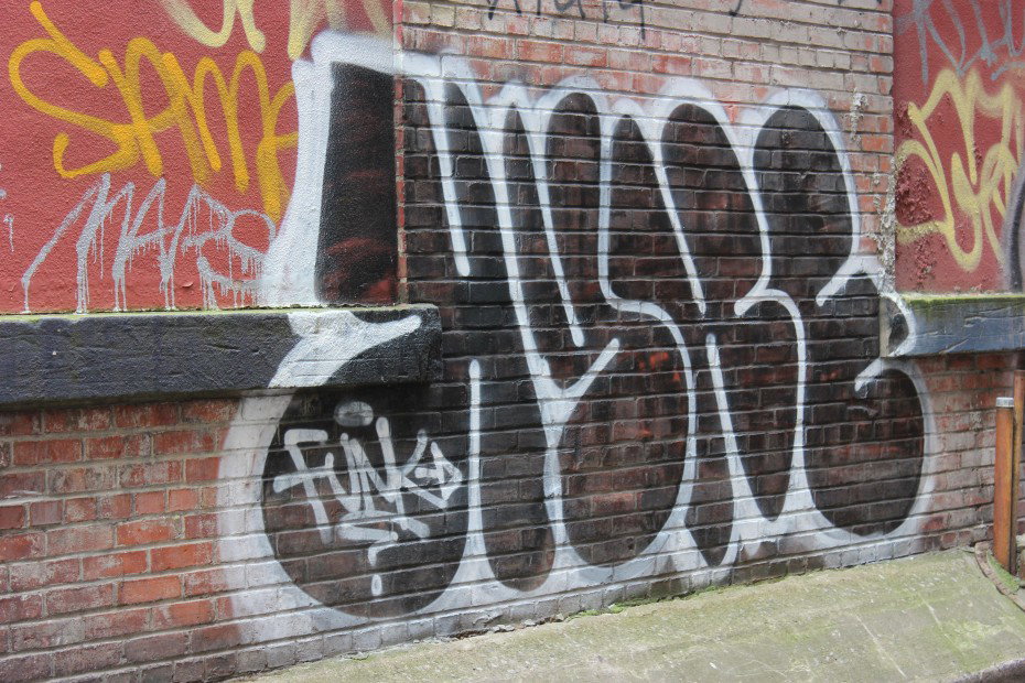Graffiti Bombing in Montréal - Photo by MABS - HYKE, FUNK