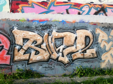 Graffiti Wall - Photo by MADAFAKA - ruez