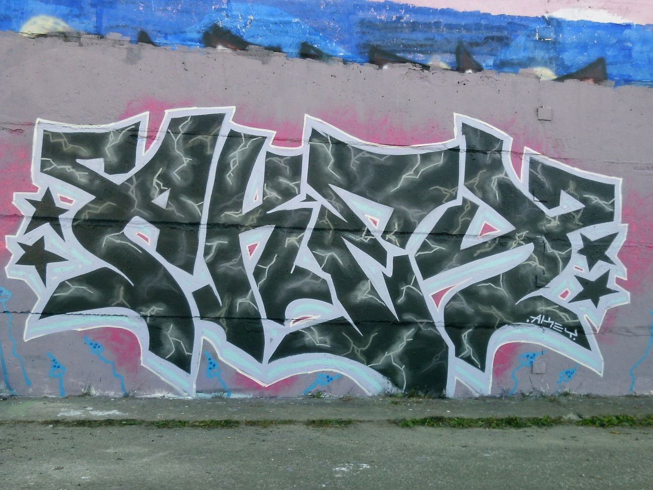 Graffiti Wall - Photo by MADAFAKA - akey