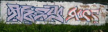 Graffiti Wall - Photo by MADAFAKA - akey, ruez