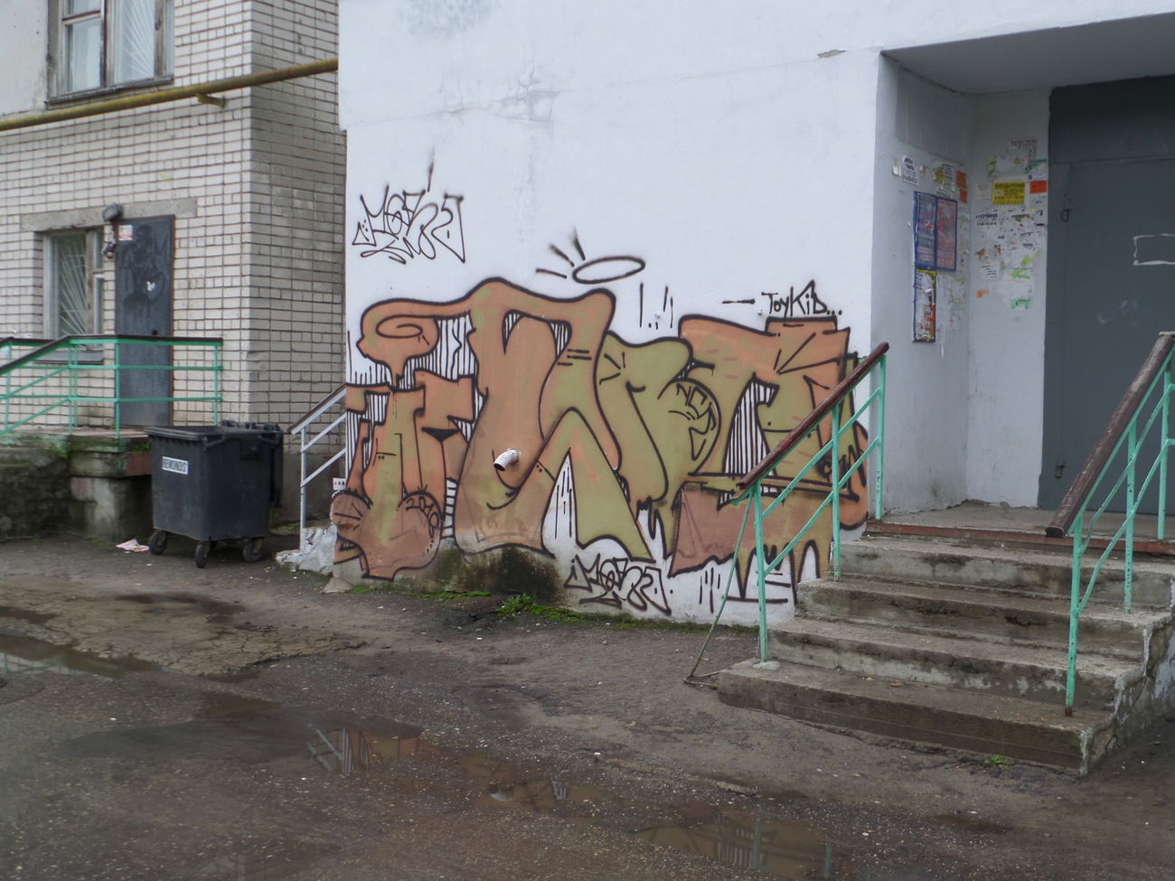 Graffiti Bombing - Photo by MENO - MENO (2016)