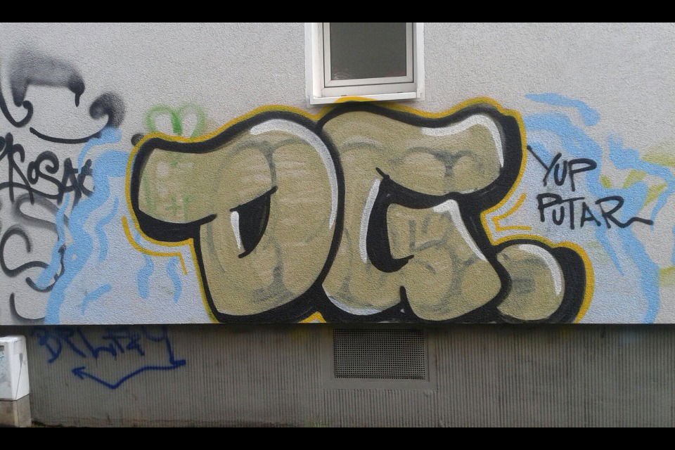 Graffiti Bombing - Photo by MGBonn - DG, Yup, Putar