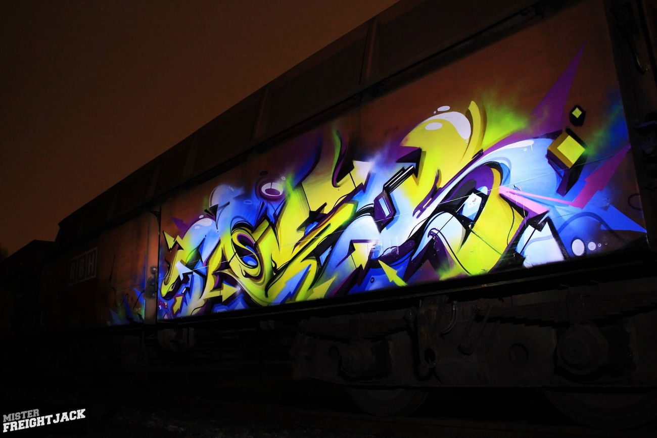 Graffiti Train - Photo by MGBonn - Does
