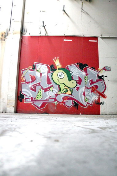 Graffiti Wall - Photo by MGBonn - Siras